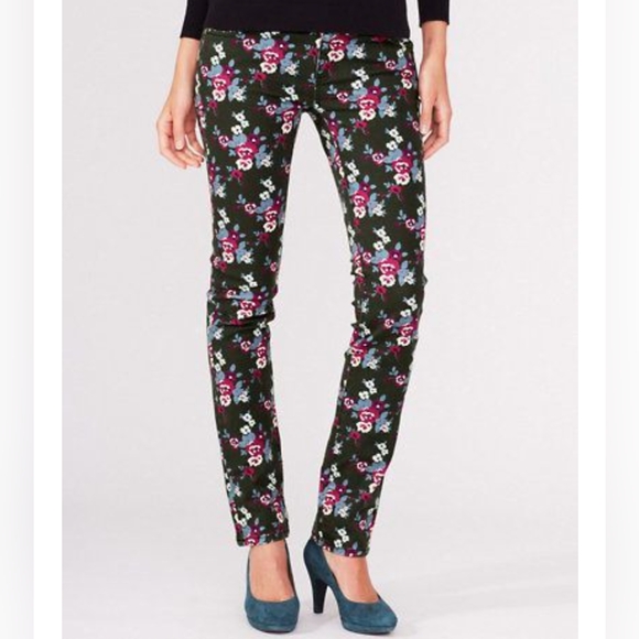 Garnet Hill size 10, EUC floral pattern jeans, modern retro style - Picture 6 of 13